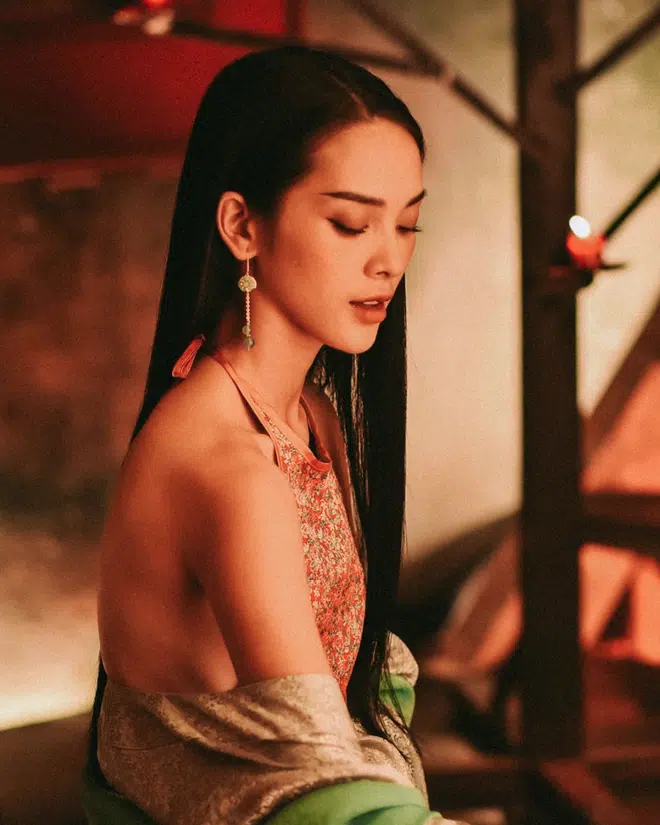 Năm 2019, nàng single mom - Quỳnh Lương tiếp tục giữ vững phong độ khi vào vai nữ chính trong MV “Nếu ngày ấy” của Soobin Hoàng Sơn và bùng nổ với vai diễn hoàng hậu trong MV “Tự tâm” (Nguyễn Trần Trung Quân).