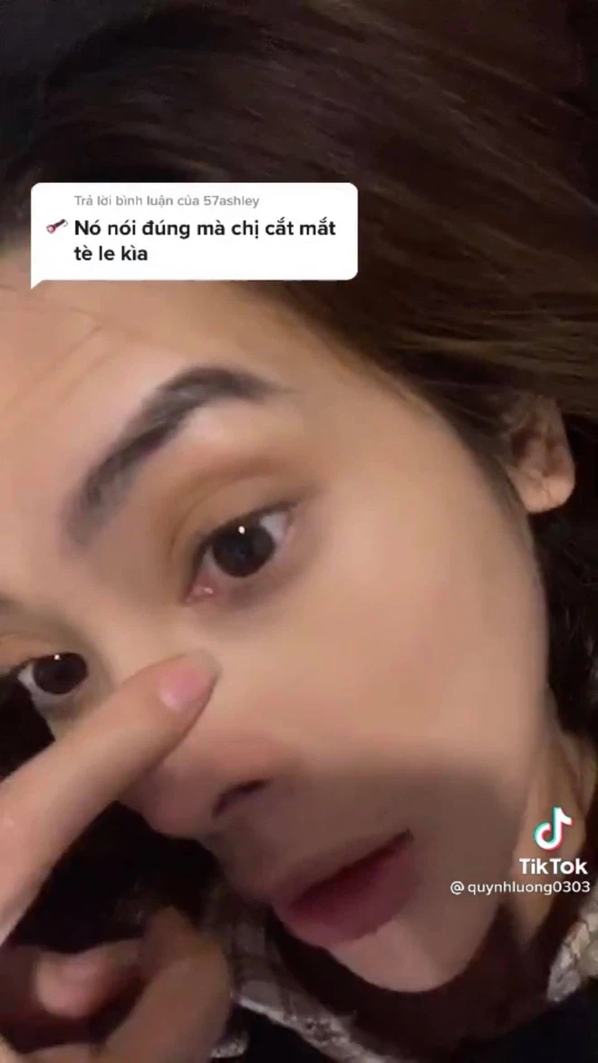 Mới nhất, single mom Quỳnh Lương đã phải làm hẳn một clip kiểm chứng, trả lời bình luận trên TikTok về chuyện đụng dao kéo.