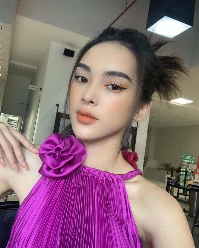 Chẳng mấy khi Quỳnh Lương đích thân làm clip kiểm chứng như vậy nên dân mạng khá thích thú và để lại bình luận rôm rả.