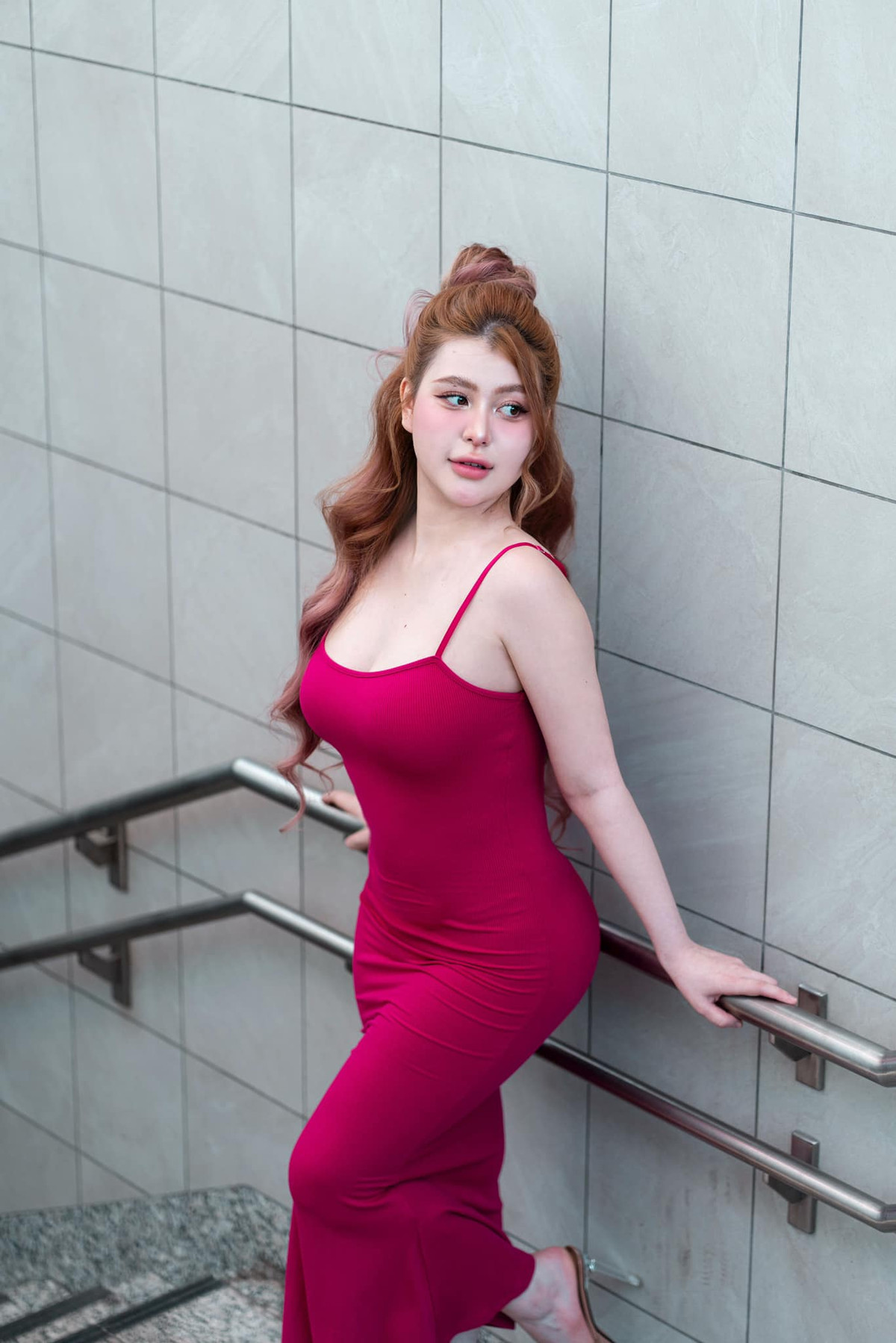 Thân hình "ngực tấn công mông phòng thủ" của nàng hot girl đốt mắt người xem.