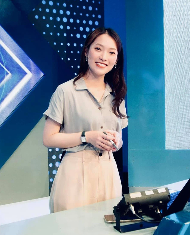 Trần Khánh Vy nổi tiếng trên mạng xã hội nhờ clip nhại 7 thứ tiếng vào năm 2016 khi cô 17 tuổi, từ đó cô có nick-name "hot girl bắn 7 thứ tiếng".