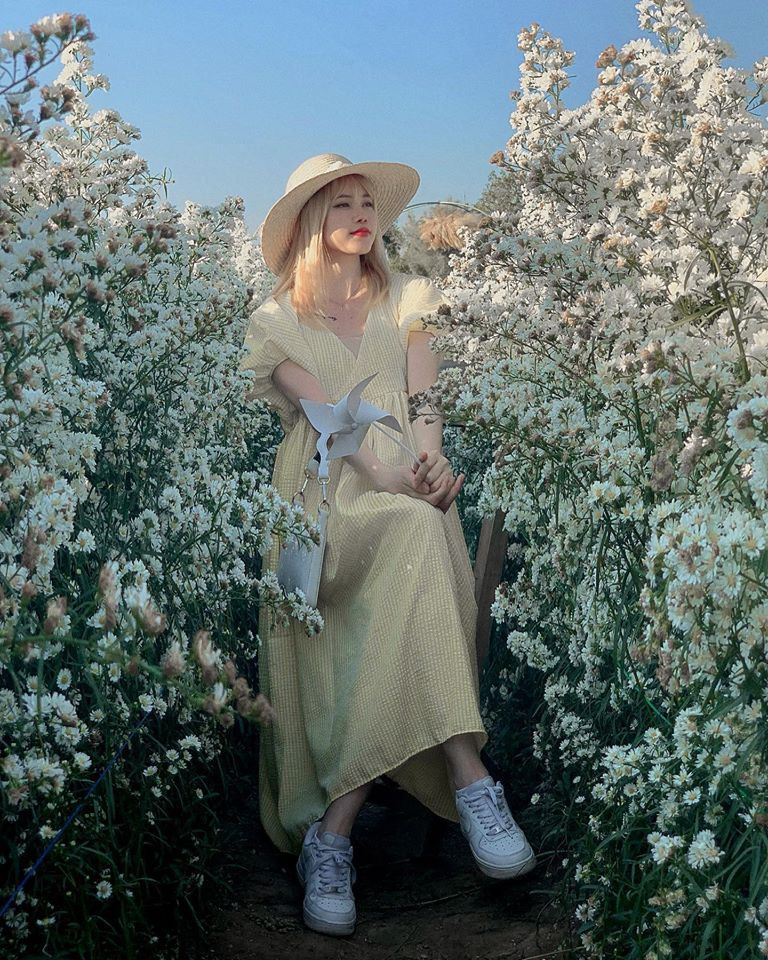 Thiều Bảo Trâm là cô gái khá vui tính và có phần trẻ con. Giọng ca 26 tuổi chia sẻ cô khá bánh bèo, thích nấu ăn và làm các việc nữ công gia chánh.