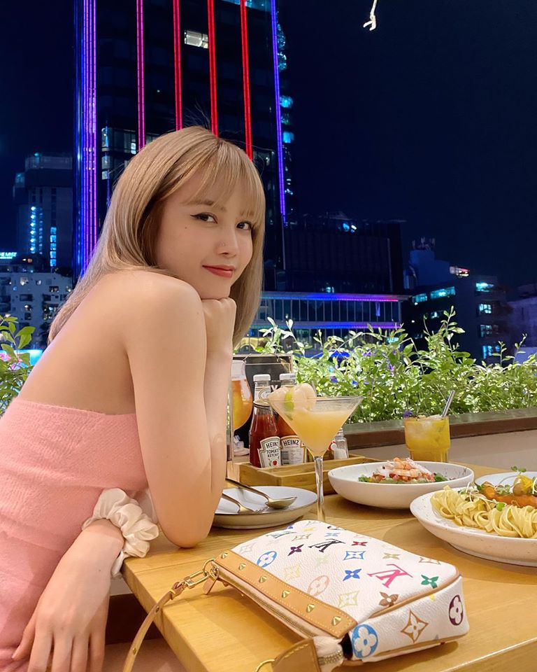 Các fan của Thiều Bảo Trâm cực yêu thích cách mix and match đỉnh cao của cô nàng cá tính này.