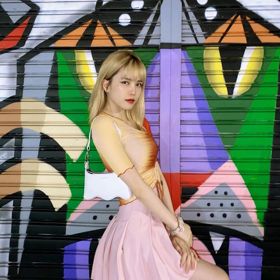 Không chỉ bám trend nhanh nhạy, Thiều Bảo Trâm còn là người tạo nên xu hướng trong cộng đồng nghệ sĩ trẻ hiện nay. Mỗi lần xuất hiện, bạn gái tin đồn của ca sĩ Sơn Tùng M-TP lại nhanh chóng trở thành tâm điểm với hình ảnh được thay đổi và làm mới liên tục.