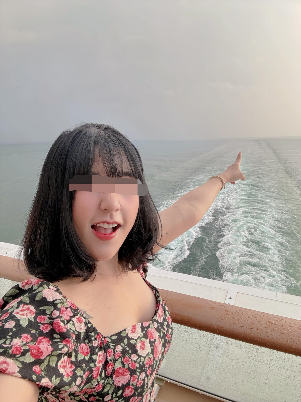 H.K.D.D gây bão mạng xã hội với những video chia sẻ tiếng Quảng Đông và tiếng phổ thông. Cô nàng luôn mong muốn thông qua các sản phẩm của mình có thể truyền bá văn hoá truyền thống Trung Hoa đến gần hơn với các bạn trẻ Việt.