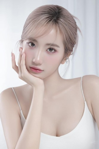 Nhiều người cho rằng với phong độ sắc vóc long lanh cỡ này, Huyền 2k4 cũng là một đối thủ đáng gờm của Xoài Non.