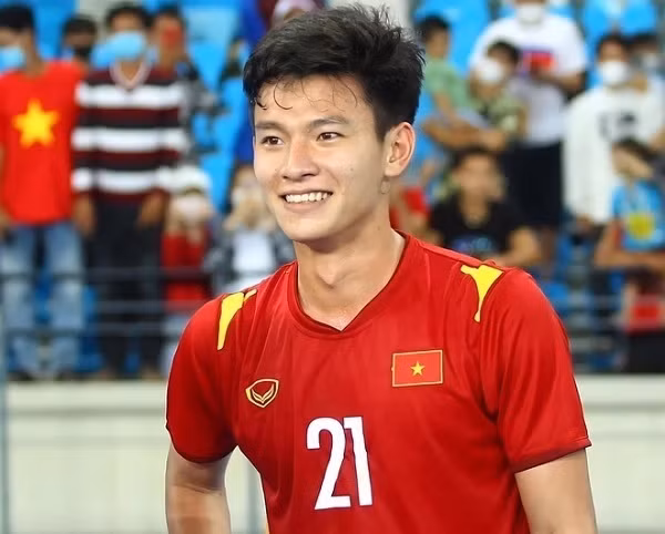 Trong bàn thắng của Mạnh Dũng giúp U23 Việt Nam giành chiếc HCV SEA Games 31 vừa qua không thể không nhắc đến đường kiến tạo của Phan Tuấn Tài. Sau trận đấu, mọi thông tin về chàng cầu thủ đẹp trai này đã được cư dân mạng "lùng sục" trên mạng xã hội.