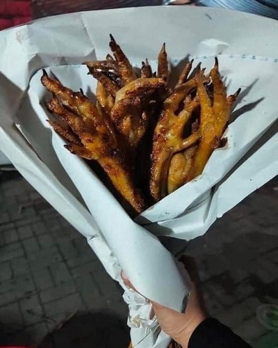 Với các nàng có tâm hồn ẩm thực thì bó "hoa thịt" thế này là món quà hợp lý hợp tình nhất rồi.