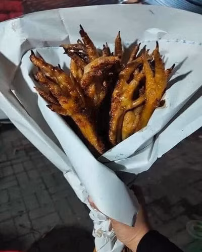 Với các nàng có tâm hồn ẩm thực thì bó "hoa thịt" thế này là món quà hợp lý hợp tình nhất rồi.