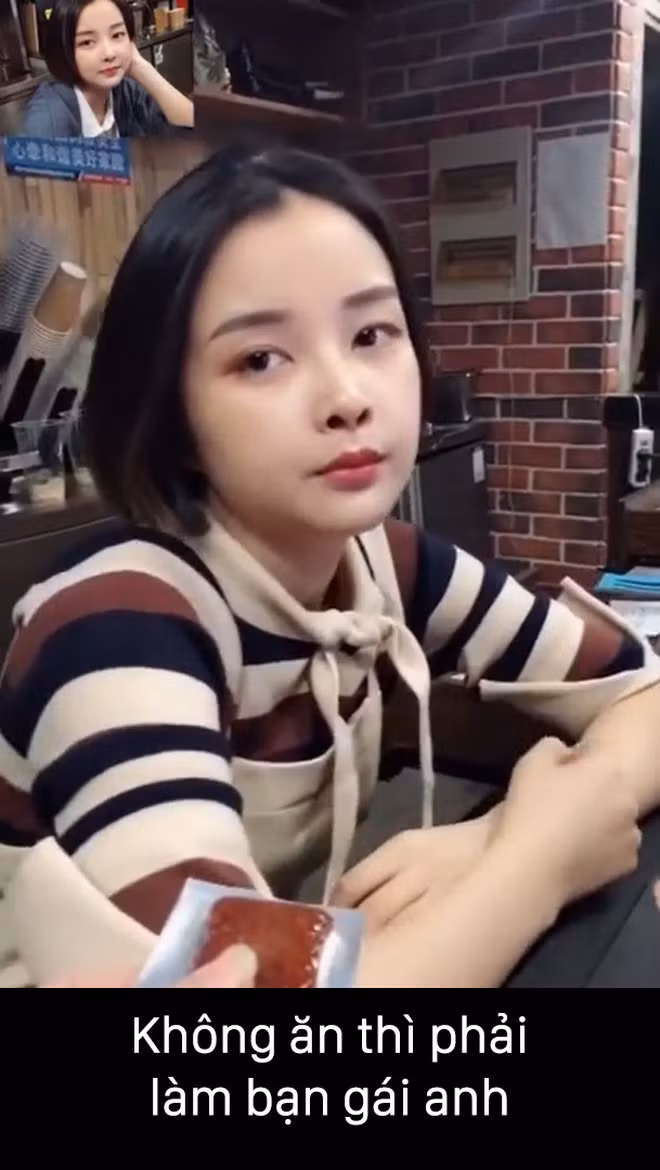 Thời gian gần đây, không ít fans bất ngờ khi "hot girl thả thính" đăng ảnh selfie diện váy cưới.