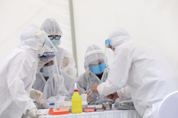 Tat ca F1 cua hai benh nhan COVID-19 o Ha Noi deu am tinh