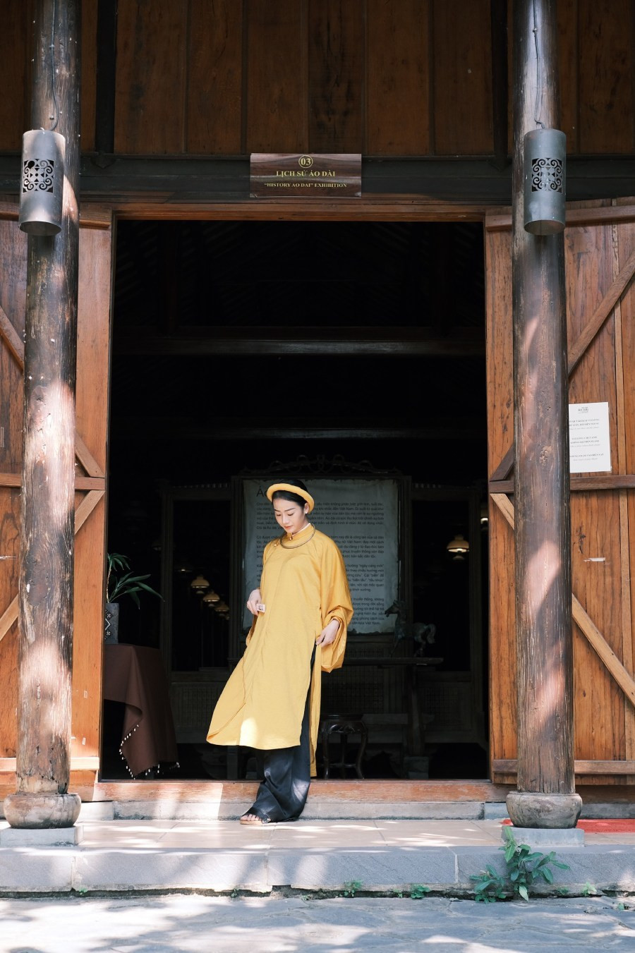 Tết đang đến gần, vì vậy hầu như mọi đường phố tại Sài Gòn đều ngập tràn không khí xuân.