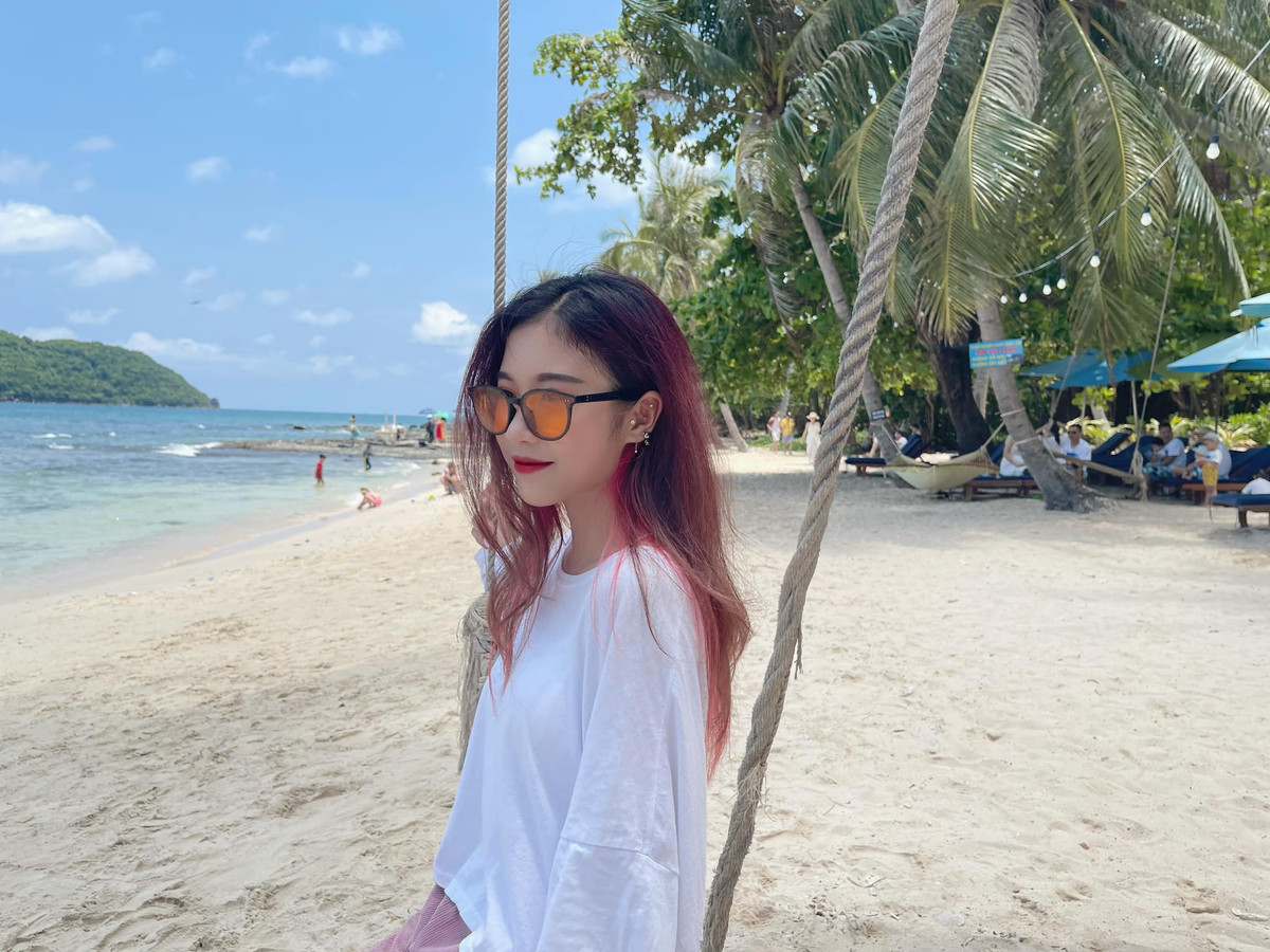 Cô nàng thậm chí tự nhận hình ảnh "gác chân chơi game" một thời là điểm nhấn của mình.