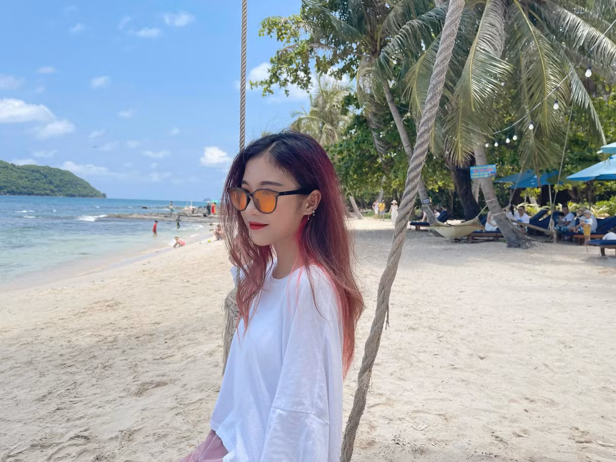 Cô nàng thậm chí tự nhận hình ảnh "gác chân chơi game" một thời là điểm nhấn của mình.