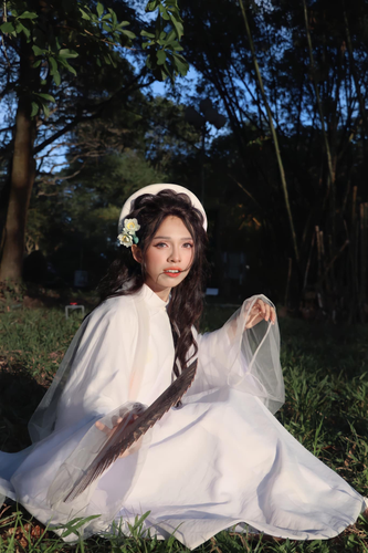 Quả thật, đúng 1 giờ sau khi chia sẻ tấm hình, Võ Thành Ý đã đổi ảnh đại diện khác, đồng thời ẩn bức ảnh mới đăng trên tường trang cá nhân.