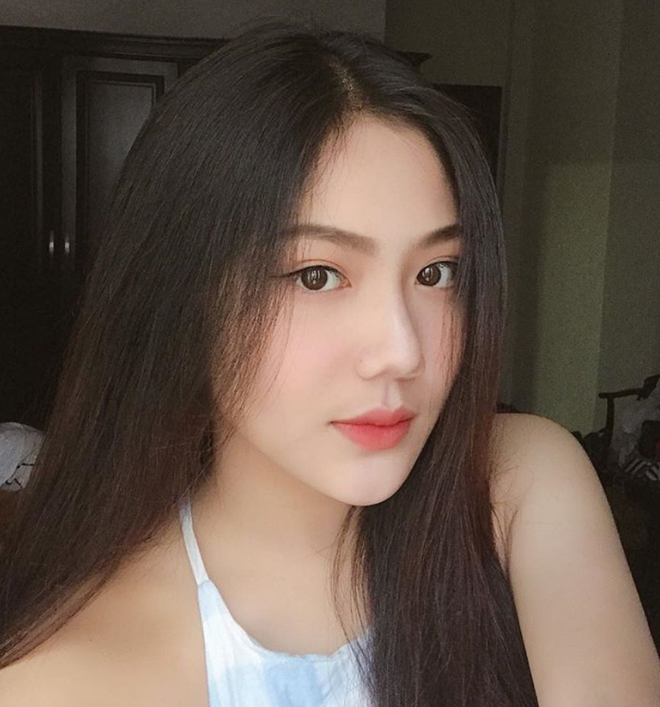 Triệu Vy dù mới được mọi người biết đến sau “đàn chị” Võ Ngọc Trân song đã có cho mình lượng người follow trên Facebook, Instagram đông đảo.