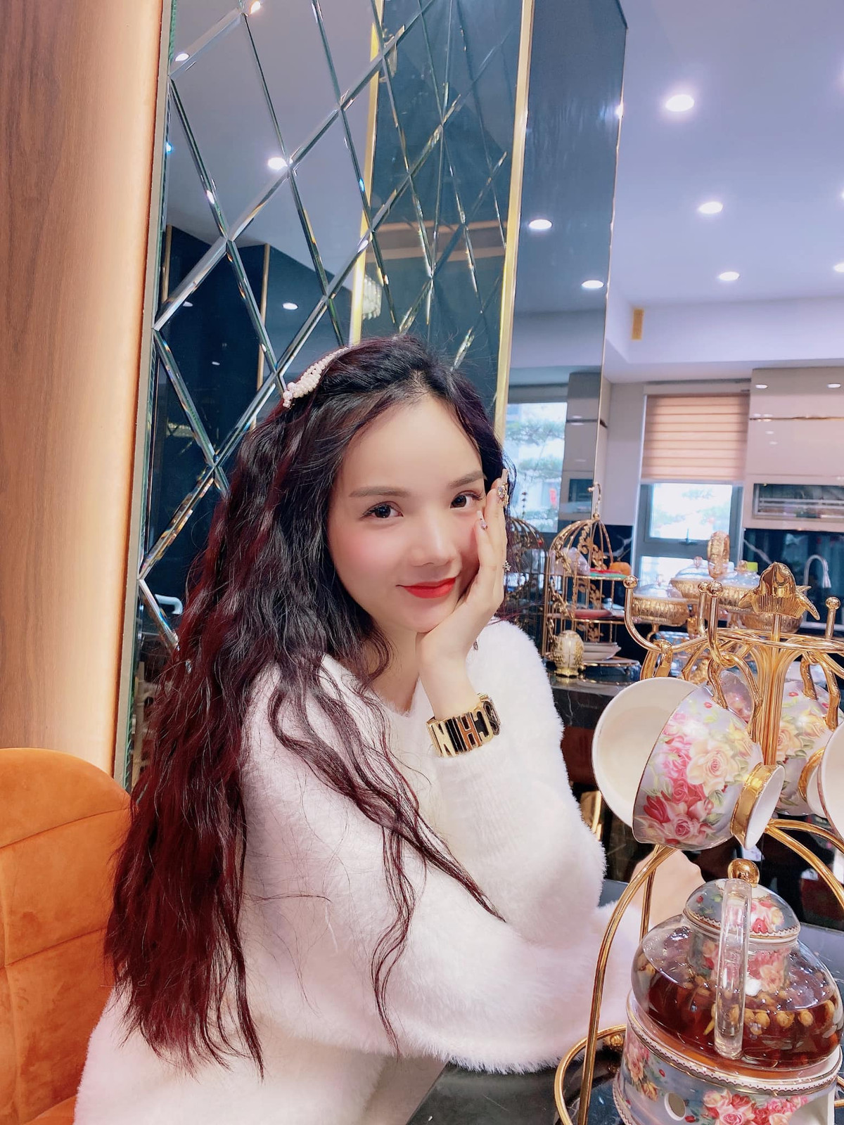 Xinh đẹp, tự tin và khả năng nói tiếng Anh vượt trội, hot girl Việt có tên Phan Thuỷ Tiên từng "gây sốt" khi trở thành gương mặt nhận được nhiều sự quan tâm của dân mạng khi trở thành CĐV tại ASIAD 2018.