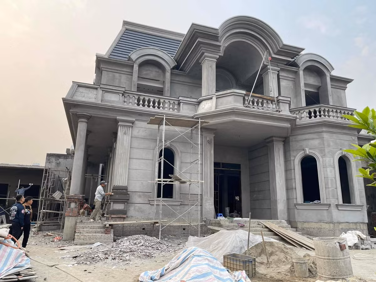 Không chỉ là một chân sút tài năng trên sân cỏ mà cầu thủ Văn Toàn còn có sự nghiệp kinh doanh riêng phát triển để hỗ trợ gia đình đổi đời.