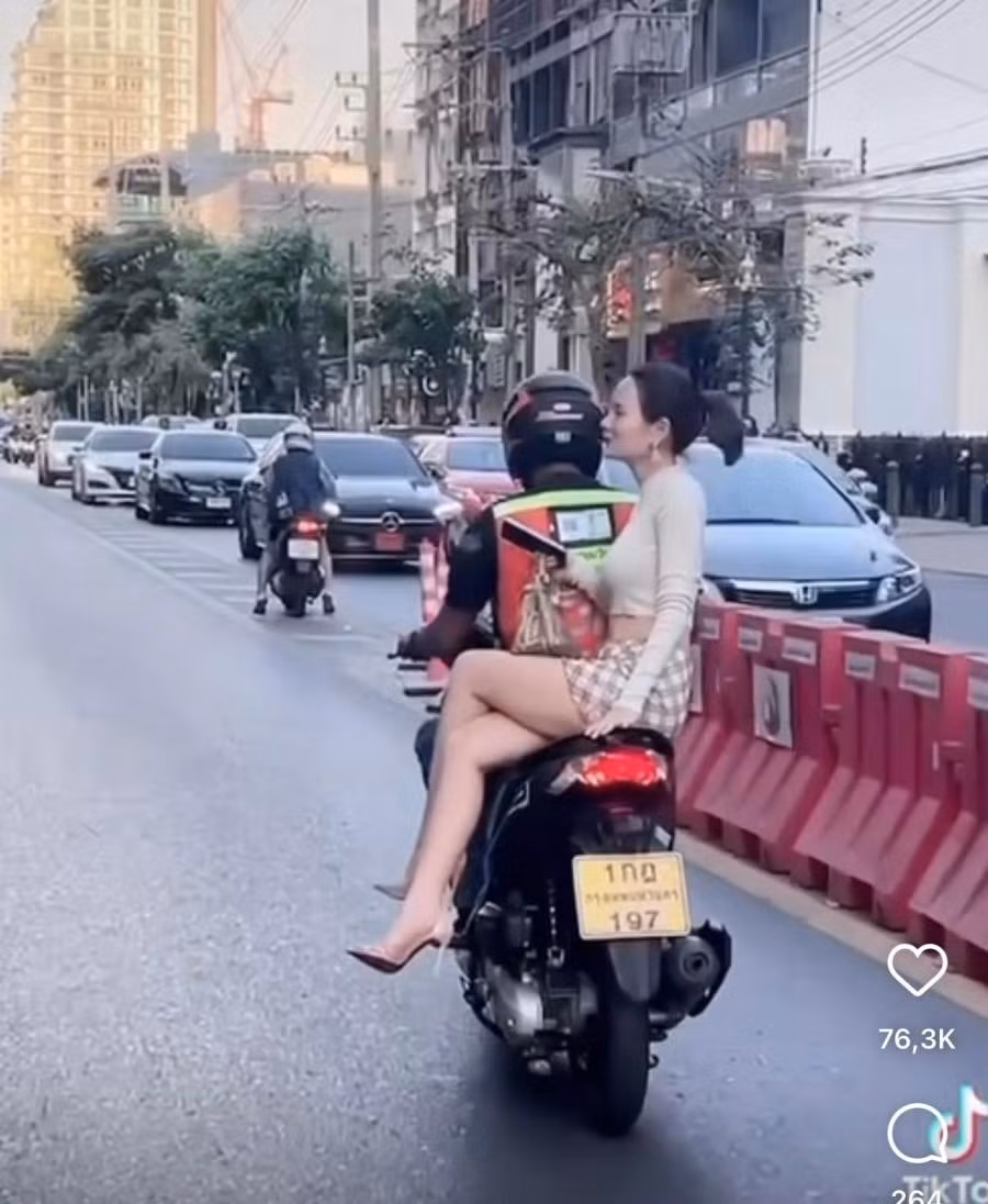 Trang phục kín đáo giúp bạn che chắn cơ thể hợp lý, tránh được thời tiết nắng nóng hoặc mưa lạnh, hoặc hạn chế gây chú ý với những người đi đường.