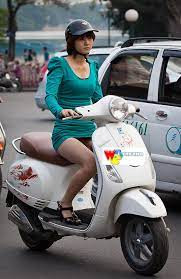 Theo đó, trang phục không phù hợp khi lái xe máy tiềm ẩn rất nhiều rủi ro.