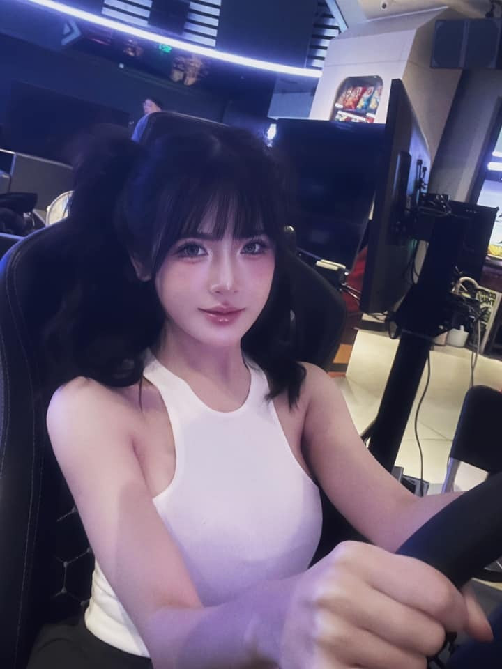 Một trong những cái tên nổi bật trong cộng đồng Audition chính là Hoàng Tố Uyên (U Na) cô gái sở hữu vẻ ngoài xinh xắn, dễ thương và có gu ăn mặc cực kỳ hợp thời.