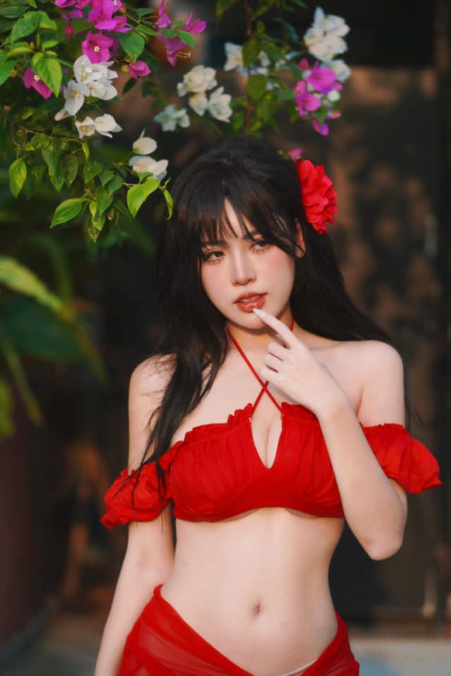 Với vẻ ngoài chẳng kém các hot girl mạng, Tố Uyên đã và đang tạo dựng được sức ảnh hưởng mạnh mẽ trong cộng đồng game.