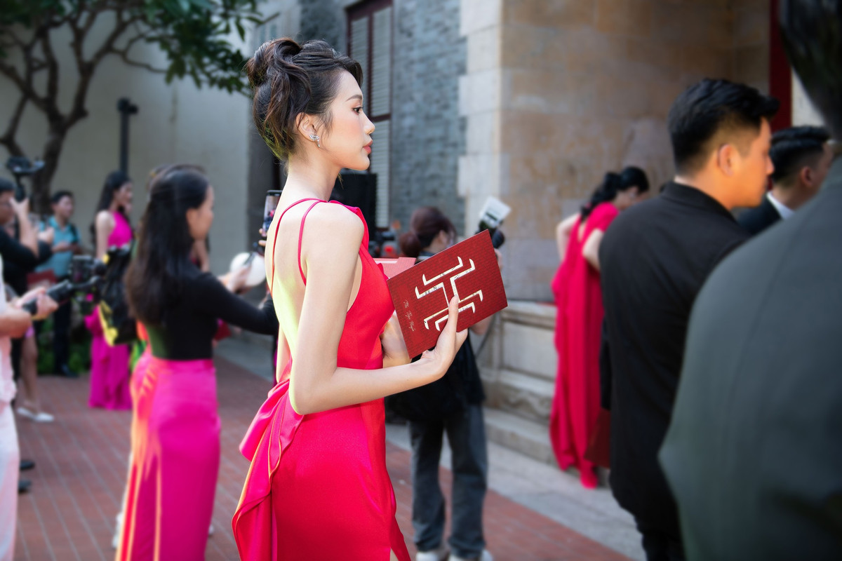 Doãn Hải My sinh năm 2001, là cô gái Hà Nội với phong cách tiểu thư dịu dàng, khí chất. Cô từng tham gia cuộc thi Hoa hậu Việt Nam 2020 và đạt danh hiệu Người đẹp tài năng, lọt Top 10 chung cuộc.