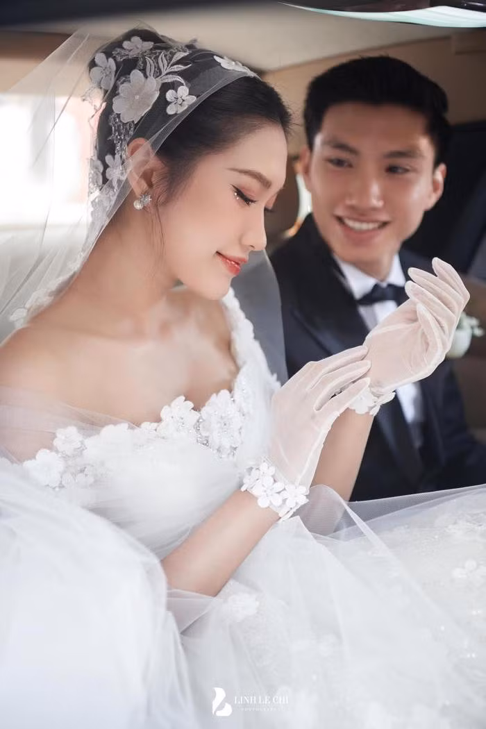 Hải My sở hữu nhan sắc xinh đẹp động lòng người. Cô và hậu vệ Đoàn Văn Hậu bắt đầu hẹn hò vào tháng 8/2020 và kết hôn vào tháng 10/2023. Ảnh: Linh Le Chi