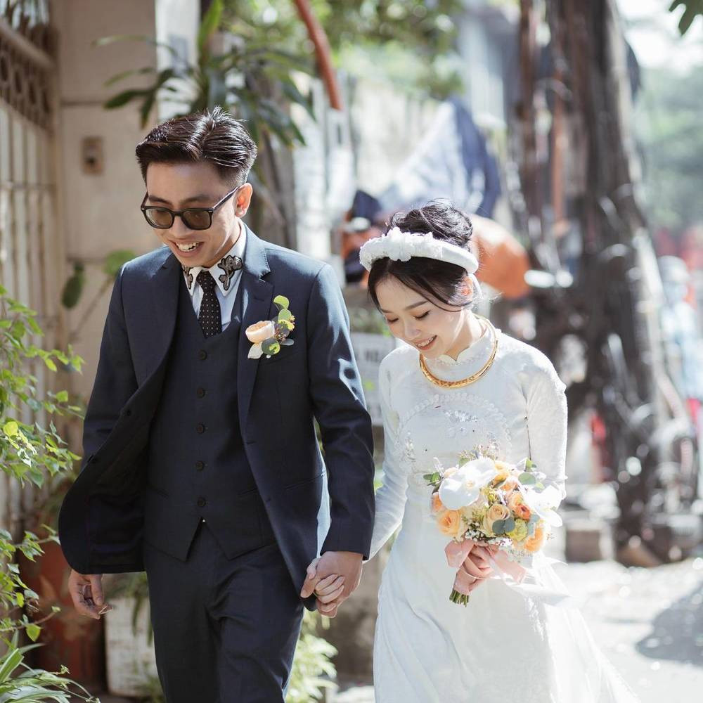 Đám hỏi của Tân Một Cú và Mi Tóc Xanh diễn ra hôm 28/11 đã vui tưng bừng, nếu cuối năm nay mà tổ chức được siêu đám cưới thì đây cũng là sự kiện để netizen thể hiện sự hóng của mình.