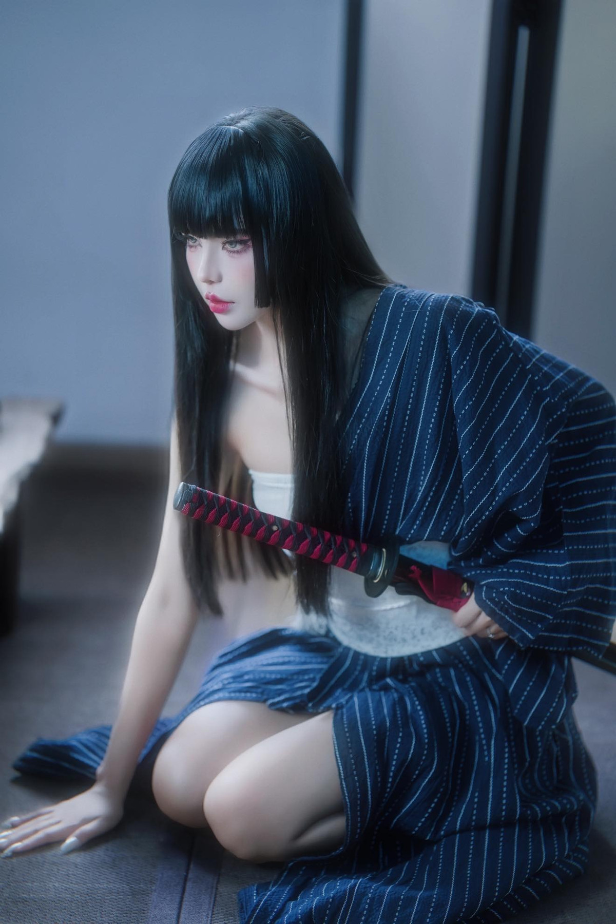 Không chỉ dừng lại ở việc hóa thân thành nhân vật, Mai Dora còn chú trọng đến từng chi tiết trong mỗi bộ ảnh cosplay.