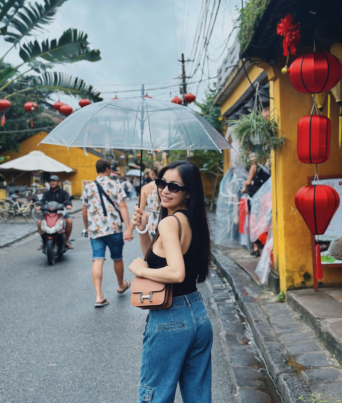 Thời điểm ấy, Nhật Lê và Quang Hải thường xuyên đăng tải những hình ảnh tình cảm lên trang cá nhân, được nhiều bạn trẻ yêu mến và ủng hộ.