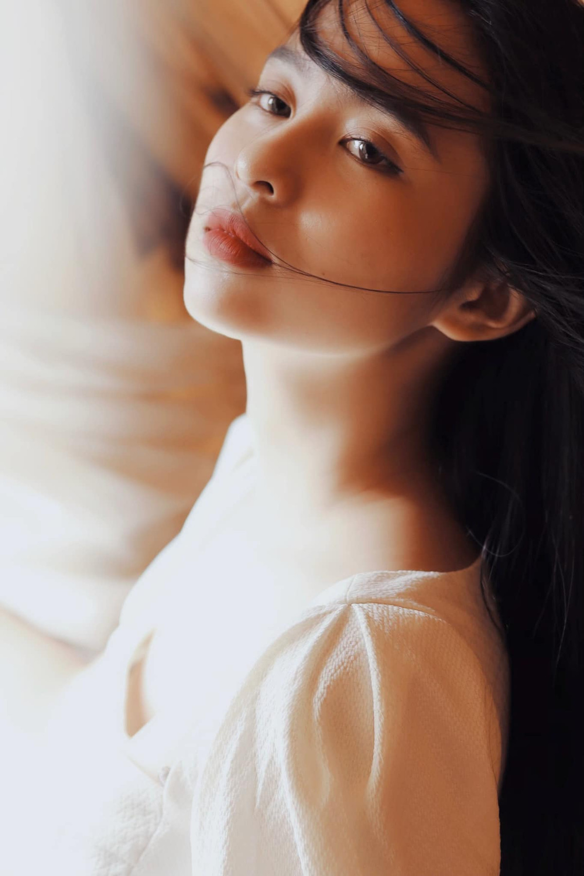 Bản thân Ái Phi cũng từng tham gia nhiều cuộc thi sắc đẹp và giành giải thưởng như hoa khôi của trường Đại học Tôn Đức Thắng đồng thời nhận giải Phong cách, á khôi Duyên dáng Tết sinh viên.