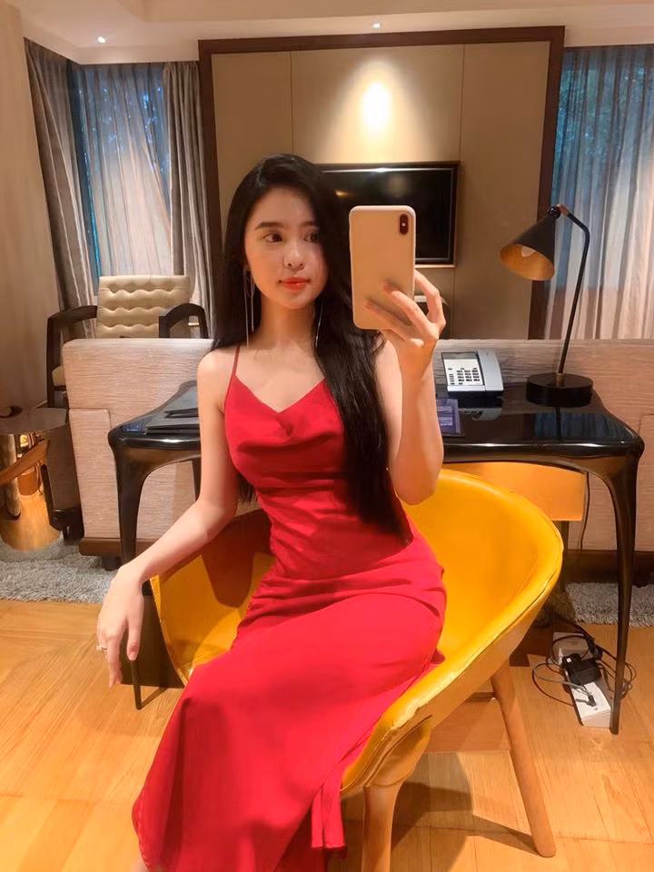 Ngoài ra, Ái Phi còn thường xuyên chạy bộ vừa giúp đốt cháy calo lại vừa tăng cường sức khỏe cũng như tạo được tâm lý thoải mái khi vận động.