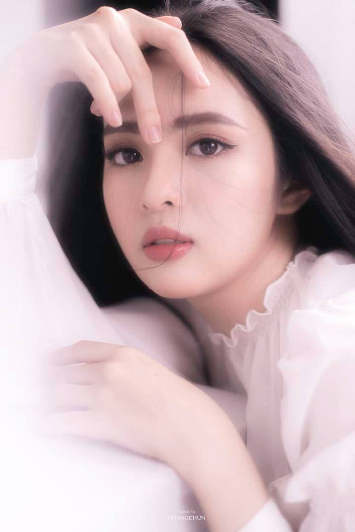 Mới đây trên MXH, hình ảnh nữ sinh Kon Tum sở hữu nhan sắc được ví tựa như "Lưu Diệc Phi" gây chú ý dân tình. Theo tìm hiểu, cô nàng có tên Ái Phi.