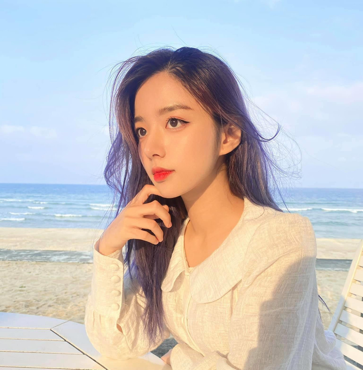 Không chỉ gây ấn tượng bằng gương mặt, thời gian qua Hằng Phan còn khiến netizen mê mẩn khi liên tục khoe vòng eo đẹp không chỗ chê.