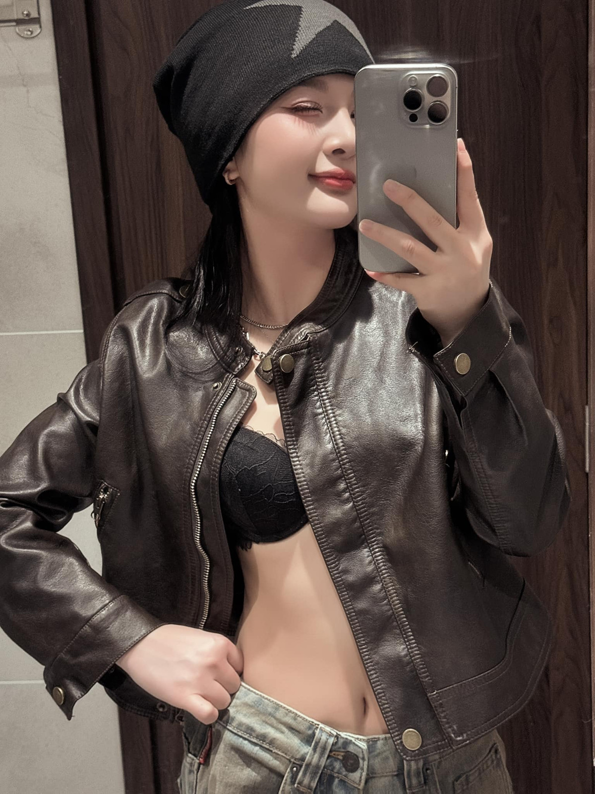 Lên video chi tiết với nội dung "Giải mã thánh nữ Bida - Gấm Kami! Tại sao lại tụt dốc 2 năm trở lại đây?", TikToker có tài khoản Người Bình Thường Truyền Thông đang thu hút sự chú ý với 2,3 triệu lượt xem cùng hàng nghìn lượt tương tác.