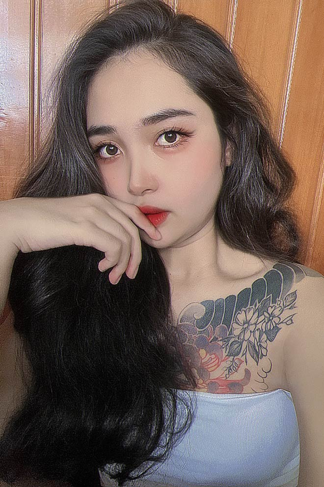 Cũng như bao cặp vợ chồng khác, H’Linh và Huỳnh Phong không tránh được những vướng mắc trong cuộc sống hôn nhân. Yêu và cưới quá nhanh, cặp đôi có những điều chưa hiểu nhau, dẫn đến mâu thuẫn.