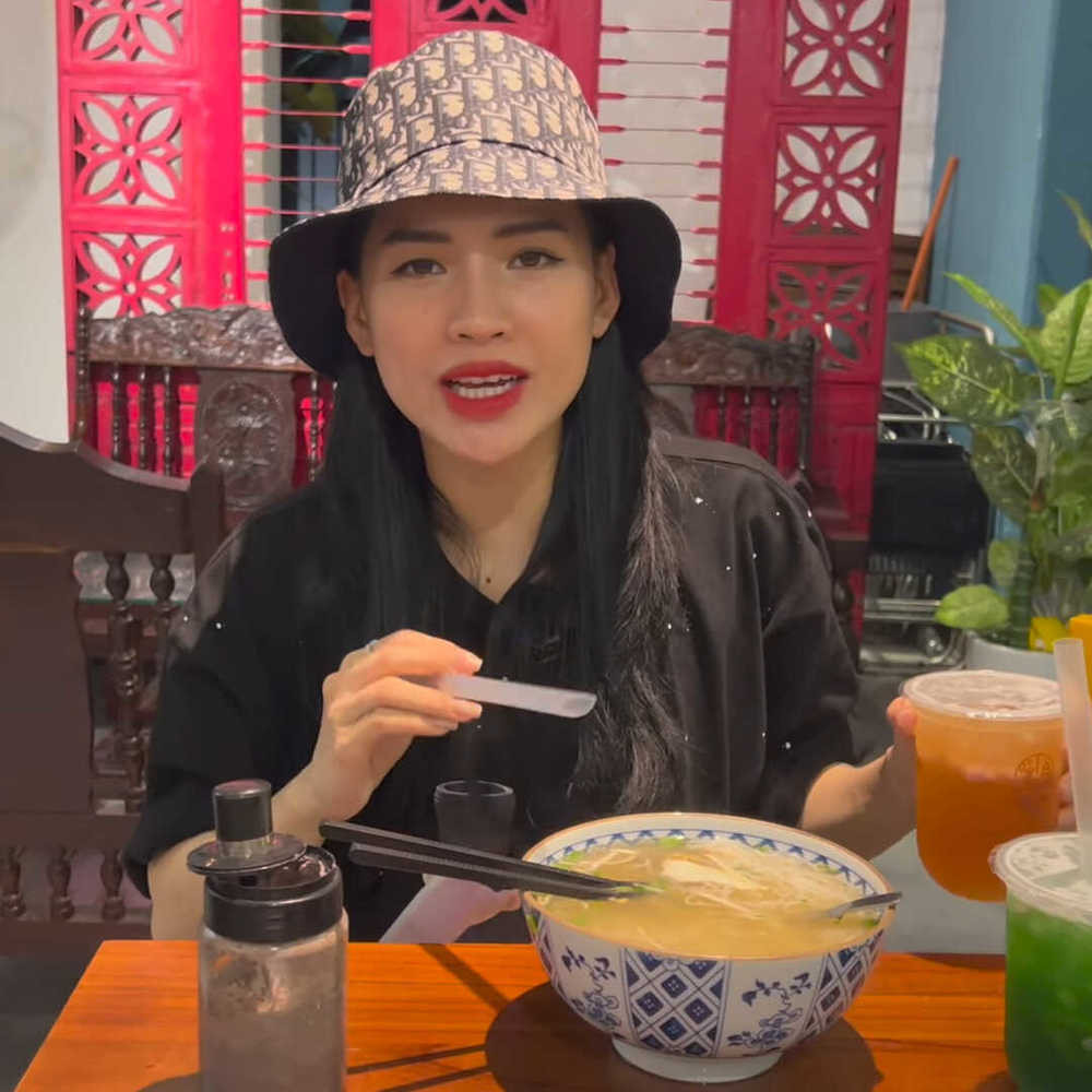 Trước vấn đề này, mới đây Hà Linh đã chính thức lên tiếng để giải thích và làm rõ về các ý kiến trái chiều xung quanh công việc review của cô.