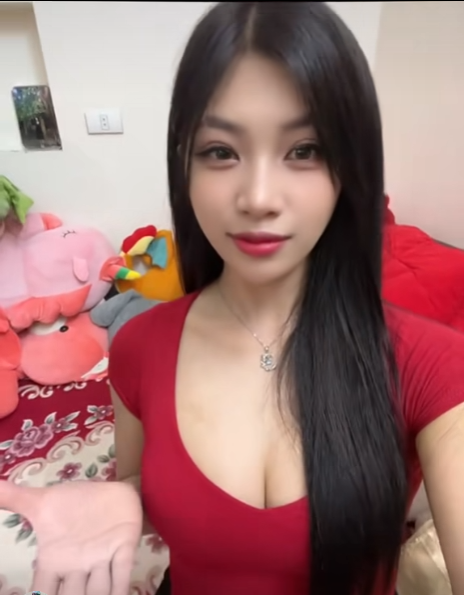 Hiện tại, "hot girl làng vật" đã sở hữu một fanpage cá nhân, một tài khoản TikTok với gần 400 nghìn người theo dõi cùng hàng loạt video “triệu view” đáng mơ ước.