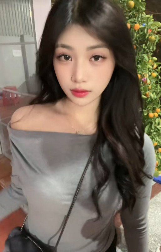 Anh Thơ đã trở thành cái tên “gây bão” trên khắp các diễn đàn lớn, nhỏ. Cũng dễ hiểu thôi bởi với một bộ môn thể thao truyền thống như đấu vật, hiếm có người chơi nào nổi bật như nàng hot girl này ở thời điểm hiện tại.