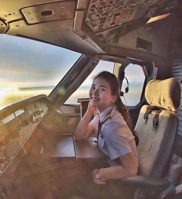 Lúc ấy, Mỹ Phụng đang đi du học Canada và chỉ về Việt Nam thăm nhà vài ngày. Từ gợi ý của bố, cô nàng đã suy nghĩ rất nhiều và quyết định nộp hồ sơ ứng thí và bất ngờ trúng tuyển.