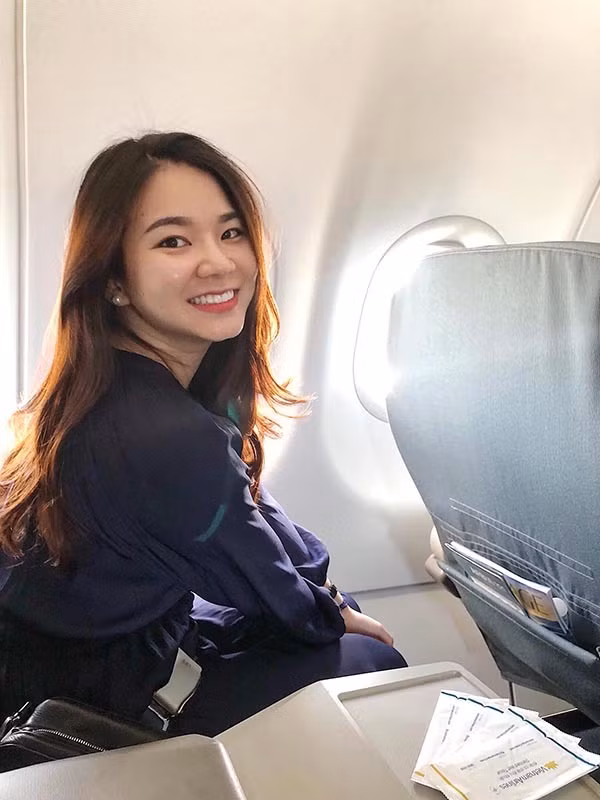 Trên trang cá nhân của mình, ngoài những hình ảnh gắn liền với sân bay thì Mỹ Phụng cũng thường xuyên chia sẻ những khoảnh khắc đời thường xinh đẹp, đáng yêu của mình. Hiện tại, cô cũng đang có cuộc sống hôn nhân rất hạnh phúc bên ông xã của mình khiến bao người ngưỡng mộ.