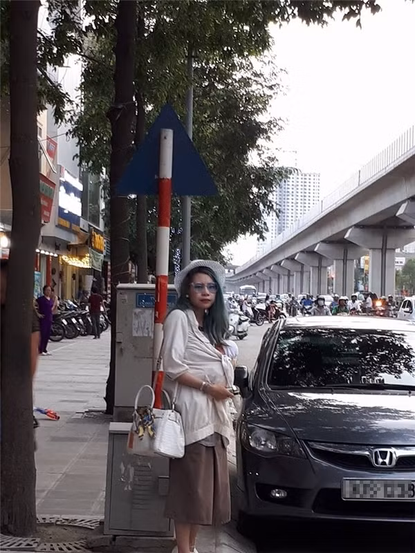 Trước đó, Bella đã quỵt tiền không biết bao nhiêu người với đủ các chiêu trò lì lợm như vu khống hay những màn "bắn rap" với những ngôn từ tục tĩu.