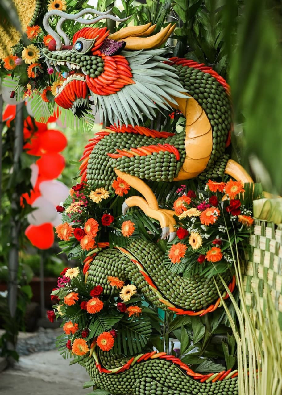 hông ít lần dân tình phải ngạc nhiên trước độ sáng tạo của những mẫu cổng đám cưới độc đáo lại còn “ngon mắt”.