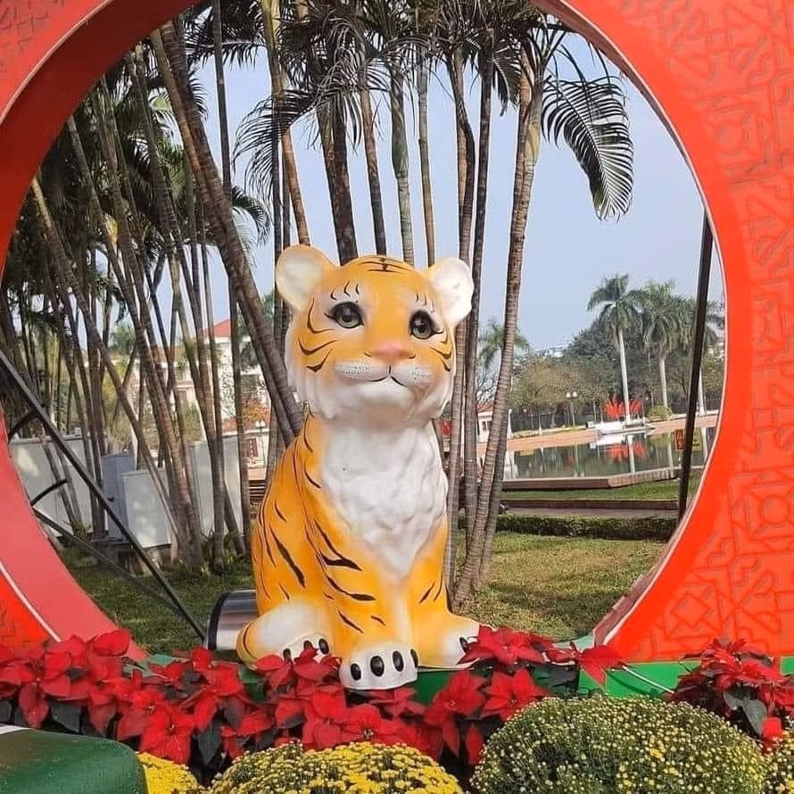 Theo đó, bên cạnh một số tỉnh làm nên con hổ mạnh mẽ, oai hùng, vẫn có những nơi thiết kế chưa được ưng mắt. Nhiều ý kiến cho rằng, tạo hình con hổ nhưng kém mạnh mẽ hay cẩu thả khiến linh vật chưa trọn vẹn.