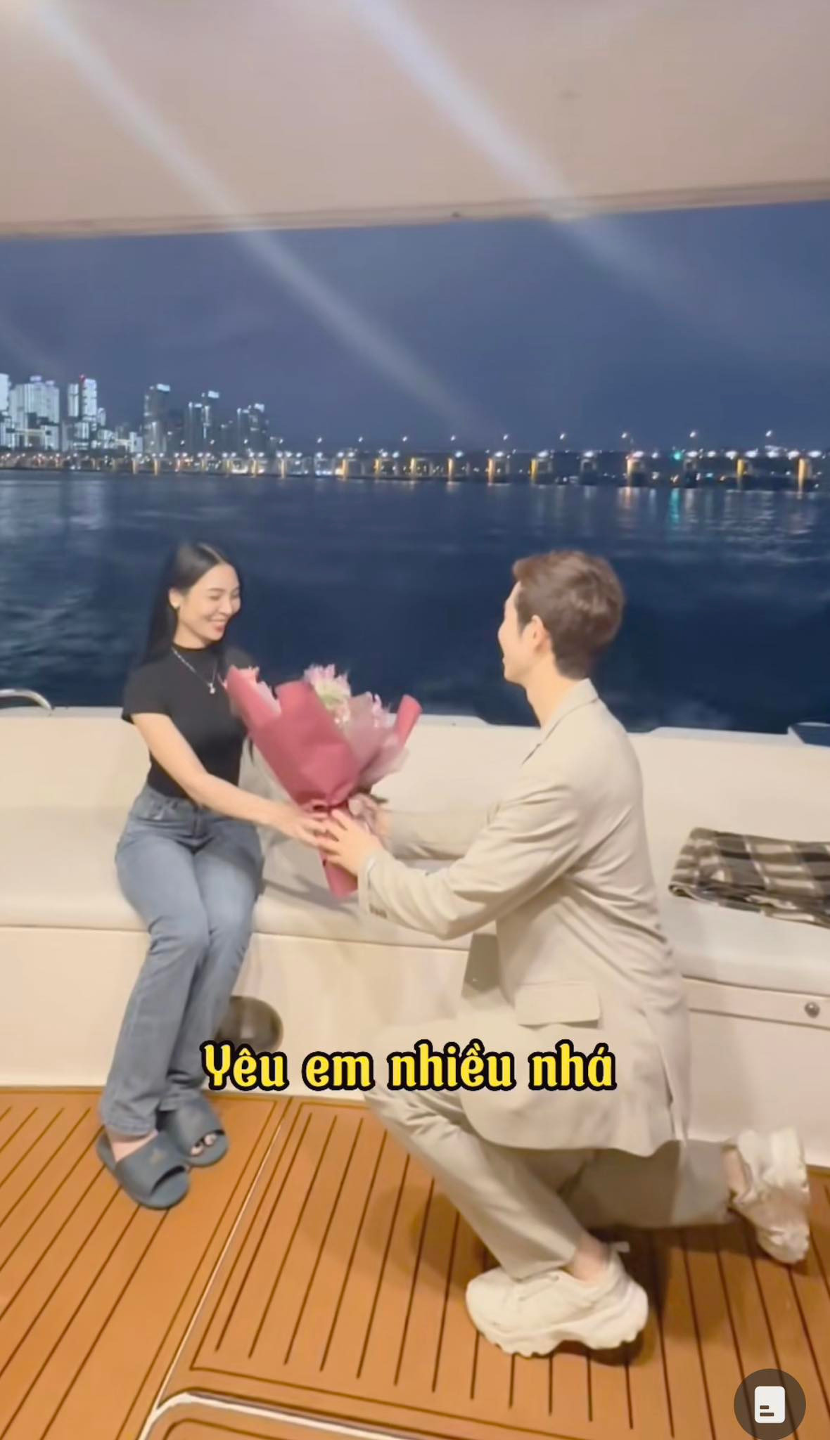 Các clip tương tác yêu đương của cả hai, những dịp kỷ niệm đánh dấu cột mốc bên nhau của Hương Nổi và Robin đều nhận được hàng triệu lượt xem.