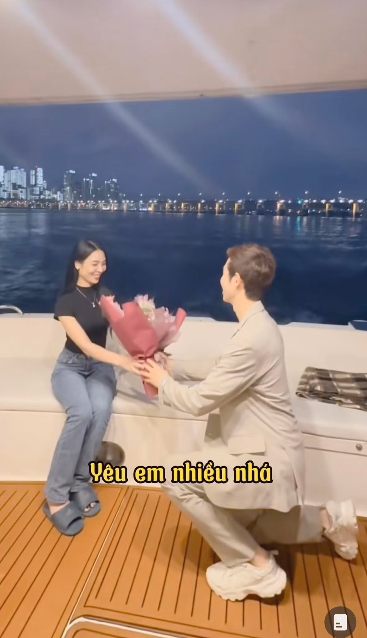 Các clip tương tác yêu đương của cả hai, những dịp kỷ niệm đánh dấu cột mốc bên nhau của Hương Nổi và Robin đều nhận được hàng triệu lượt xem.