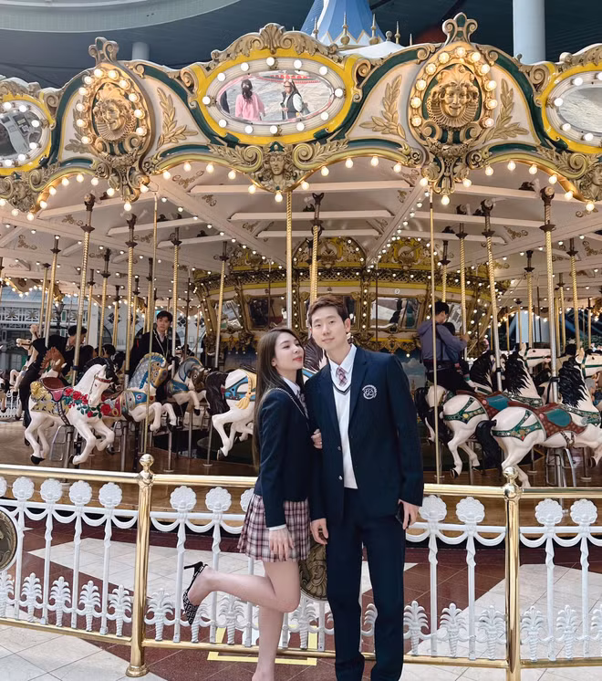 Trước khi vướng vào ồn ào, Hương Nổi và Robin từng là cặp đôi có câu chuyện ngôn tình hot trên MXH.