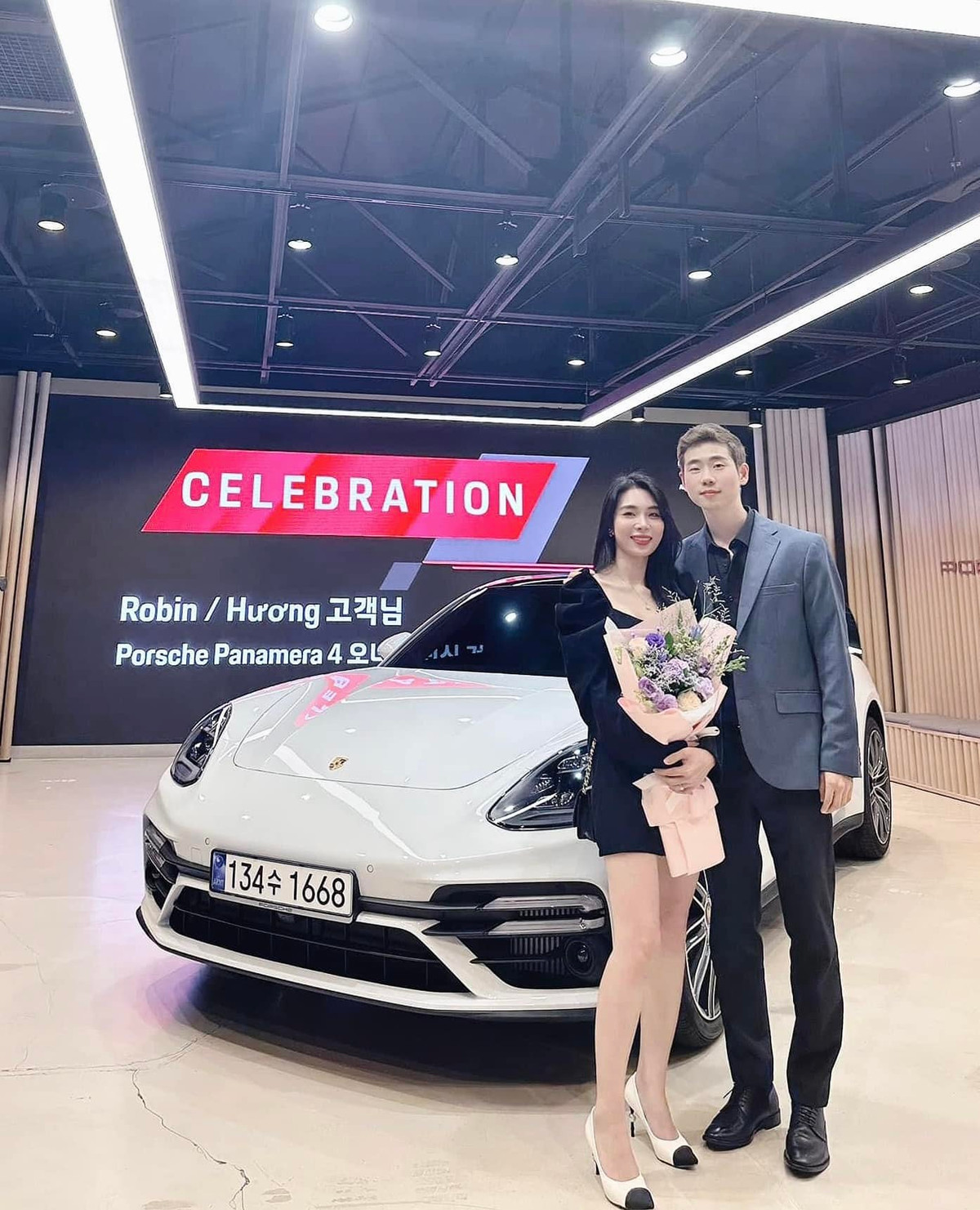 Trên các clip của mình, Hương Nổi gọi Robin là "anh hàng xóm", vô tình gặp gỡ nhau và trở thành bạn bè.