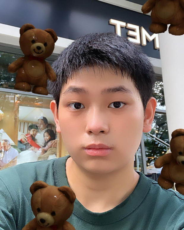 Chiếc xế hộp giá bạc tỷ của Gia Kỳ sử dụng cũng là "cheap moment" với Ngọc Trinh.